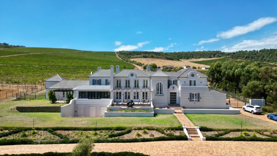 5 Bedroom Property for Sale in Sir Lowrys Pass Village Western Cape